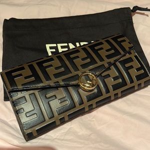 Fendi Wallet on a Chain 🔥🔥